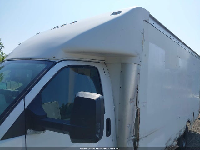 44277884 :رقم المزاد ، 1HA3GTCG9JN007564 vin ، 2018 Chevrolet Express Cutaway Work Van مزاد بيع