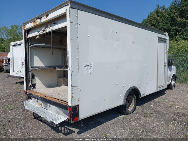 44277884 :رقم المزاد ، 1HA3GTCG9JN007564 vin ، 2018 Chevrolet Express Cutaway Work Van مزاد بيع