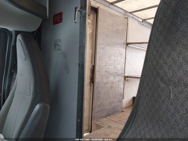 44277884 :رقم المزاد ، 1HA3GTCG9JN007564 vin ، 2018 Chevrolet Express Cutaway Work Van مزاد بيع