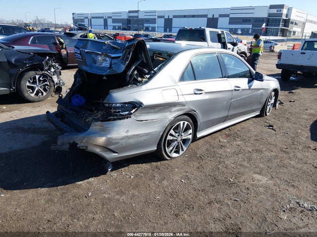 2015 MERCEDES-BENZ E 350 WDDHF5KB0FB129033 Photo 3