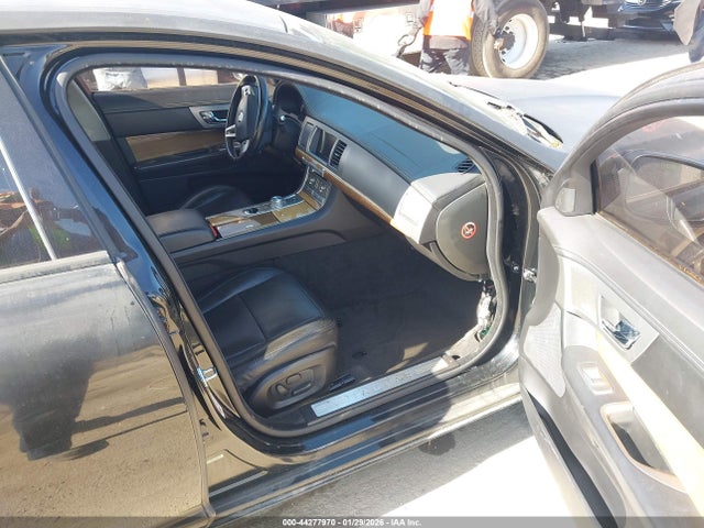 2010 Jaguar Xf Supercharged მანქანა იყიდება აუქციონზე, vin: SAJWA0HEXAMR77665, აუქციონის ნომერი: 44277970