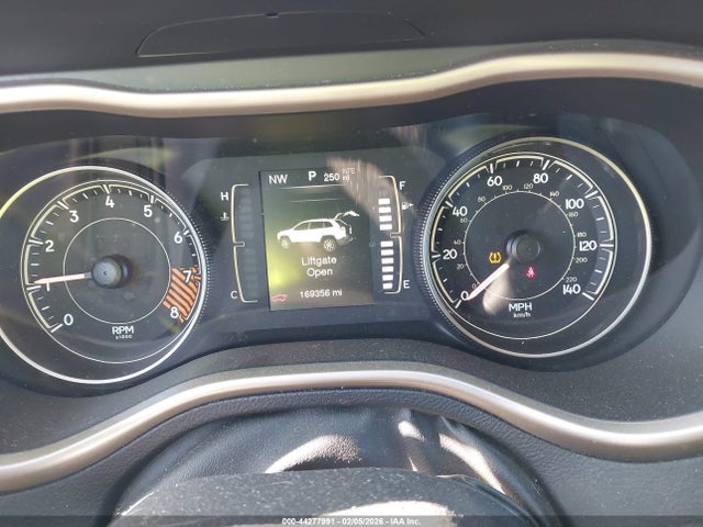 44277991 :رقم المزاد ، 1C4PJMCS3EW318361 vin ، 2014 Jeep Cherokee Latitude مزاد بيع