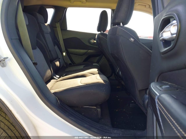 44277991 :رقم المزاد ، 1C4PJMCS3EW318361 vin ، 2014 Jeep Cherokee Latitude مزاد بيع