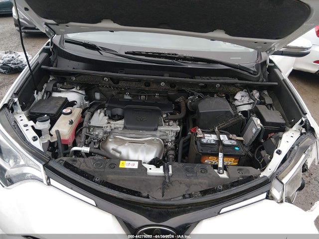 JTMRFREVXJJ724028 Toyota Rav4 Xle