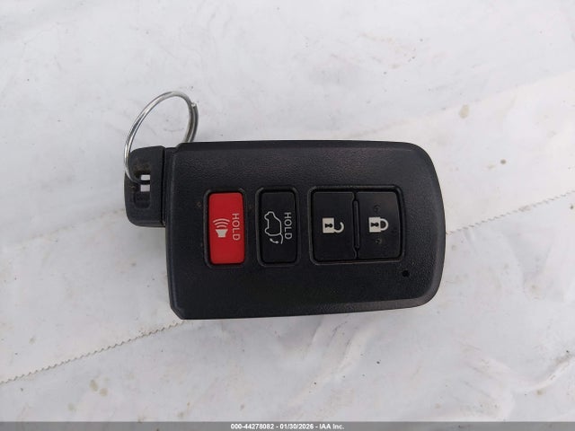 JTMRFREVXJJ724028 Toyota Rav4 Xle