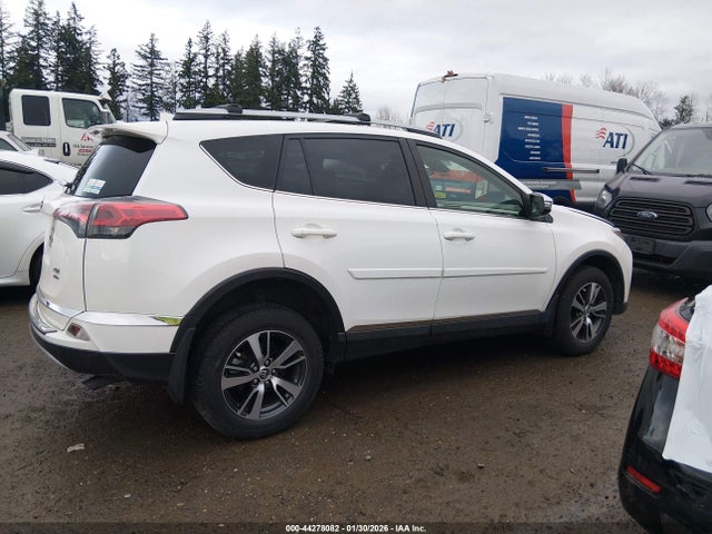JTMRFREVXJJ724028 Toyota Rav4 Xle