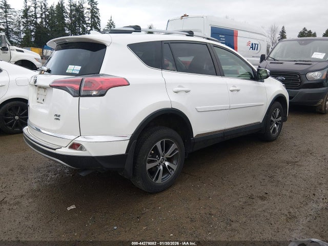 JTMRFREVXJJ724028 Toyota Rav4 Xle