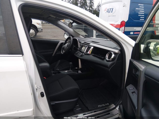 JTMRFREVXJJ724028 Toyota Rav4 Xle