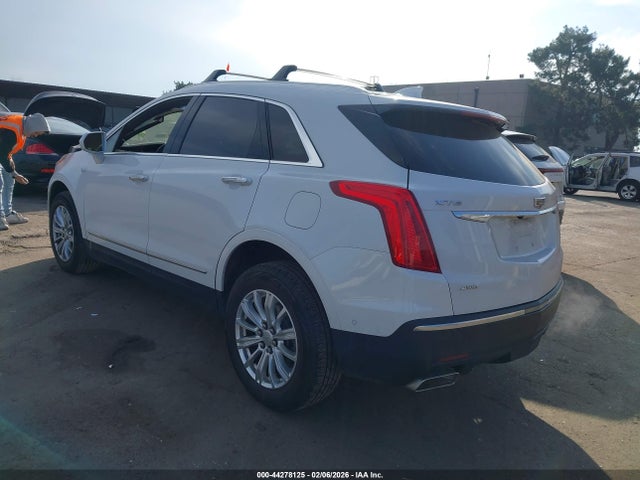 2018 CADILLAC XT5 1GYKNFRS8JZ139544 Photo 2