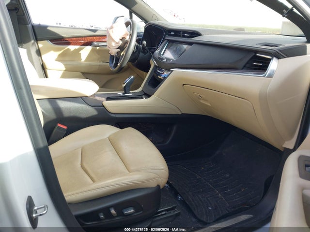 2018 CADILLAC XT5 1GYKNFRS8JZ139544 Photo 4