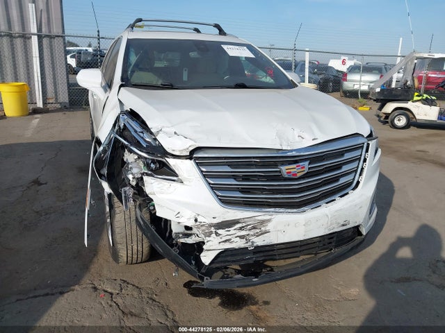 2018 CADILLAC XT5 1GYKNFRS8JZ139544 Photo 5