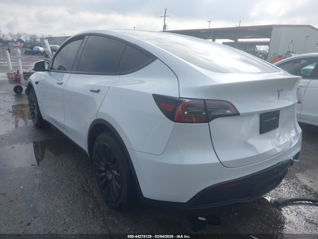 2024 TESLA MODEL Y 7SAYGDED3RF109037 Photo 2