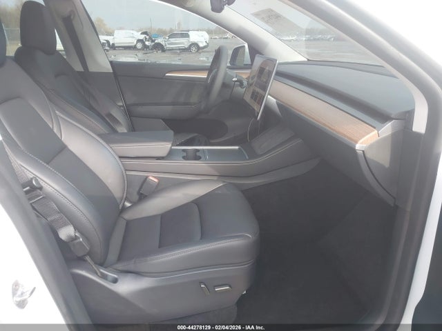 2024 TESLA MODEL Y 7SAYGDED3RF109037 Photo 4
