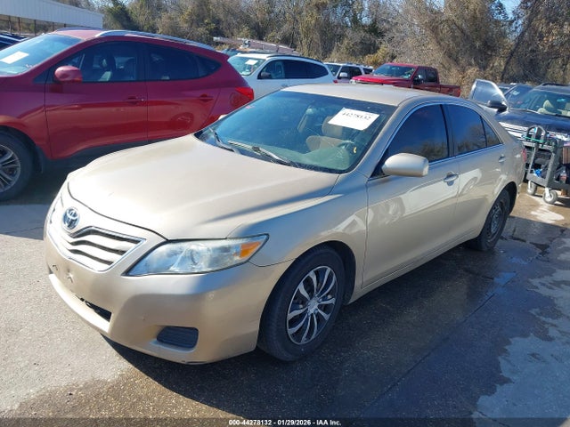 44278132 :رقم المزاد ، 4T1BF3EK3BU770297 vin ، 2011 Toyota Camry Le مزاد بيع