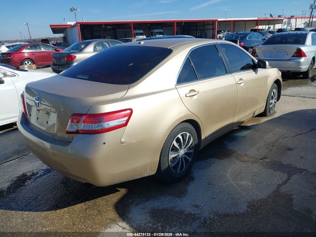 44278132 :رقم المزاد ، 4T1BF3EK3BU770297 vin ، 2011 Toyota Camry Le مزاد بيع