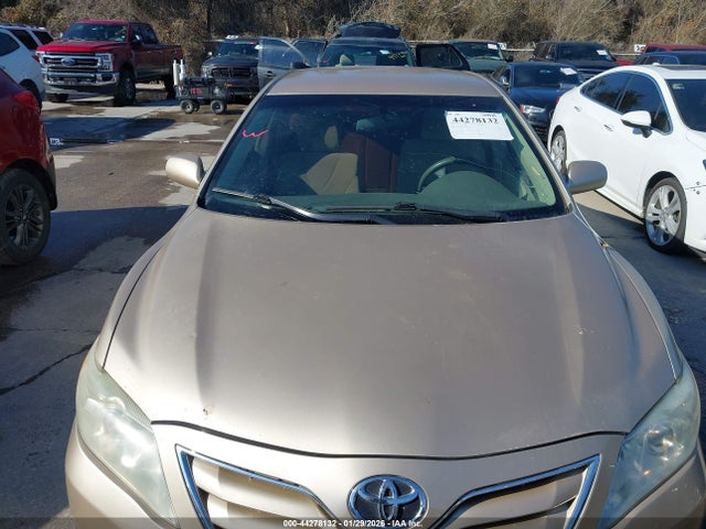 44278132 :رقم المزاد ، 4T1BF3EK3BU770297 vin ، 2011 Toyota Camry Le مزاد بيع
