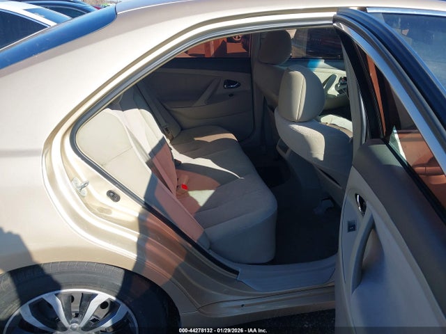 44278132 :رقم المزاد ، 4T1BF3EK3BU770297 vin ، 2011 Toyota Camry Le مزاد بيع