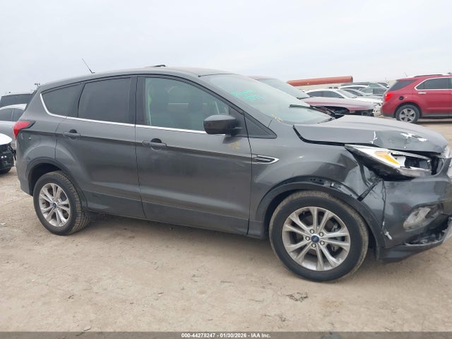 1FMCU0GD4KUA17613 Ford ESCAPE SE