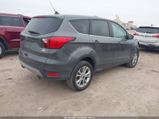 1FMCU0GD4KUA17613 Ford ESCAPE SE