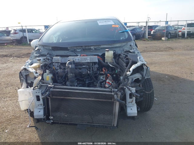 JTDKN3DUXE0391934 Toyota Prius Three