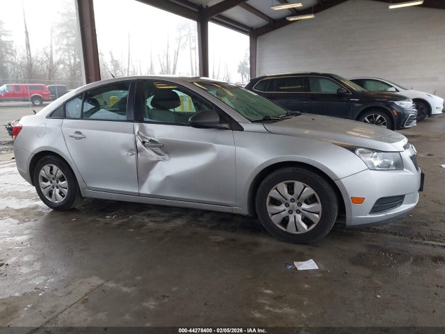 1G1PA5SGXE7115540 Chevrolet Cruze Ls Auto