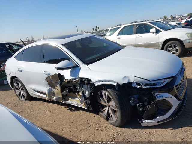 Продажа на аукционе авто 2024 Audi Q8 E-tron S Line Premium Plus Quattro, vin: WA1CAAGE6RB024946, номер лота: 44278411