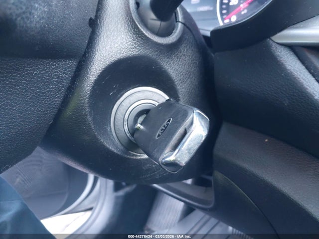 3KPF24AD1KE084126 KIA Forte Lxs