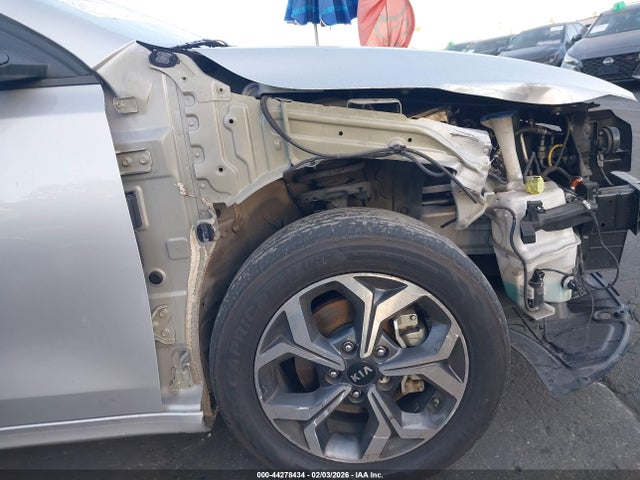 3KPF24AD1KE084126 KIA Forte Lxs