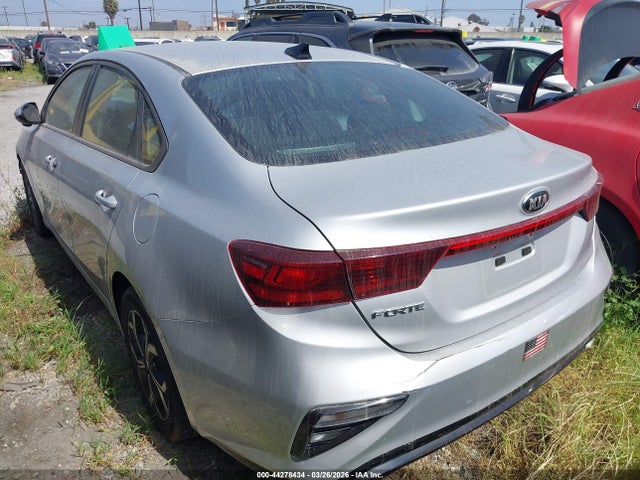 3KPF24AD1KE084126 KIA Forte Lxs