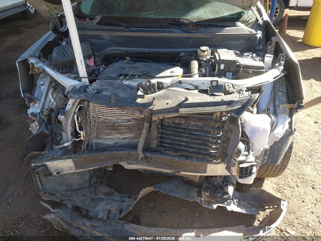 2GNAXKEX1J6227120 Chevrolet EQUINOX LT