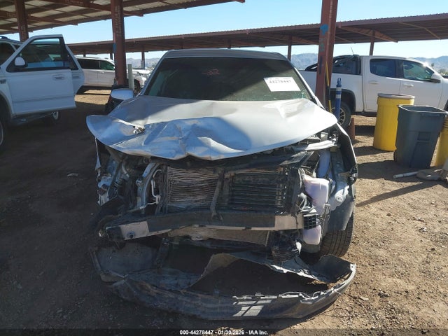 2GNAXKEX1J6227120 Chevrolet EQUINOX LT