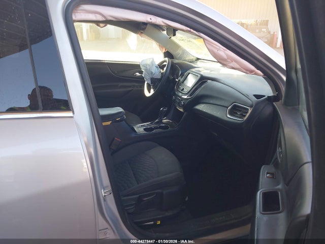 2GNAXKEX1J6227120 Chevrolet EQUINOX LT