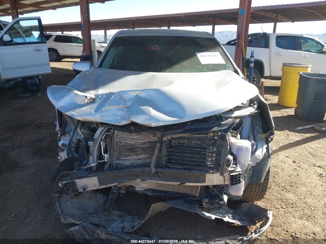 2GNAXKEX1J6227120 Chevrolet EQUINOX LT