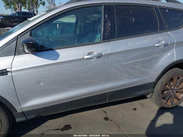 1FMCU0GD6HUA81211 Ford ESCAPE SE