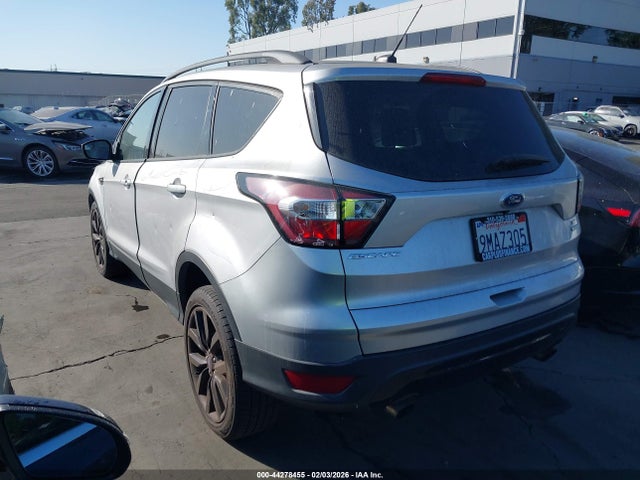 1FMCU0GD6HUA81211 Ford ESCAPE SE