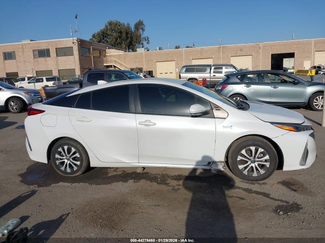 JTDKAMFP1M3177940 Toyota Prius Prime Le