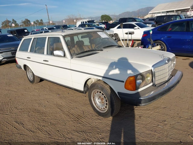 1984 MERCEDES-BENZ 300 WDBAB93AXEF022839