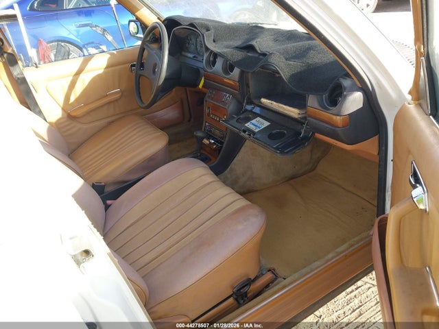 1984 MERCEDES-BENZ 300 WDBAB93AXEF022839 Photo 4