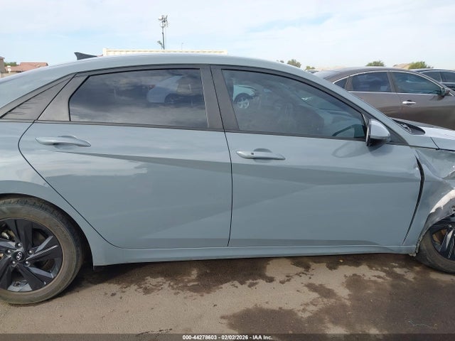 KMHLM4AG8NU218929 Hyundai ELANTRA SEL