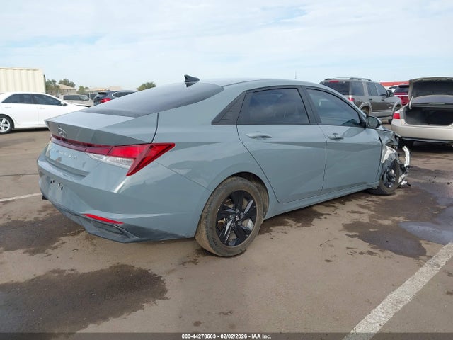 KMHLM4AG8NU218929 Hyundai ELANTRA SEL