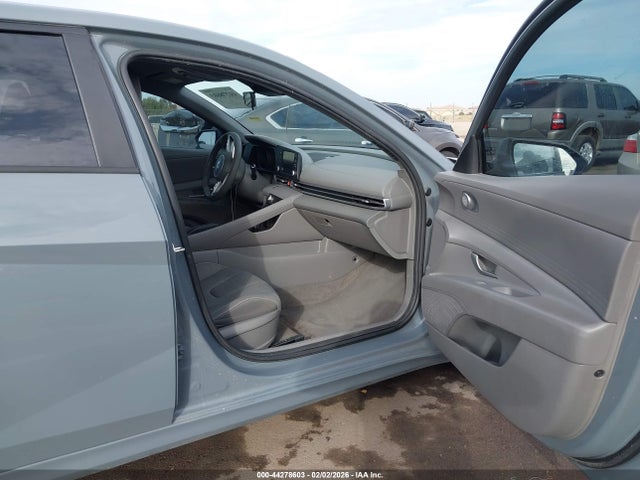 KMHLM4AG8NU218929 Hyundai ELANTRA SEL
