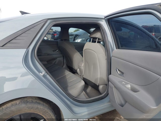 KMHLM4AG8NU218929 Hyundai ELANTRA SEL