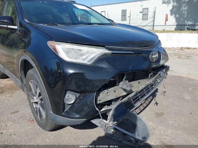 2T3WFREV5JW478882 Toyota Rav4 Xle