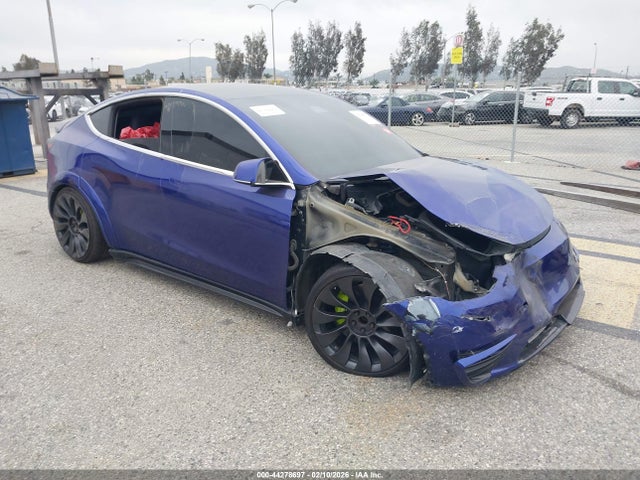 2021 TESLA MODEL Y 5YJYGDEF8MF195081 Photo 0