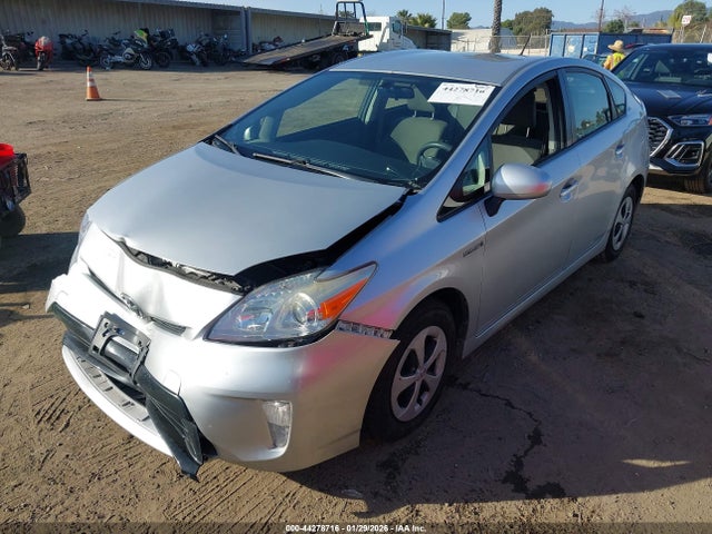Toyota Prius Three 2015 JTDKN3DU8F0476109 Image 2