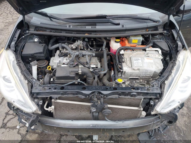JTDKDTB32F1099977 Toyota Prius C One