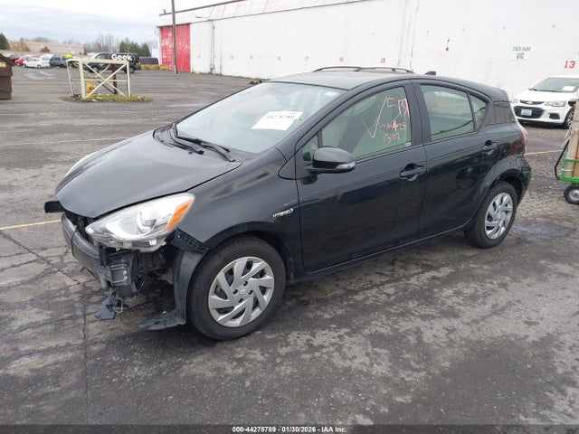JTDKDTB32F1099977 Toyota Prius C One