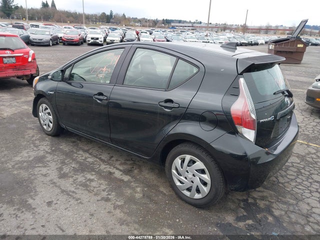 JTDKDTB32F1099977 Toyota Prius C One