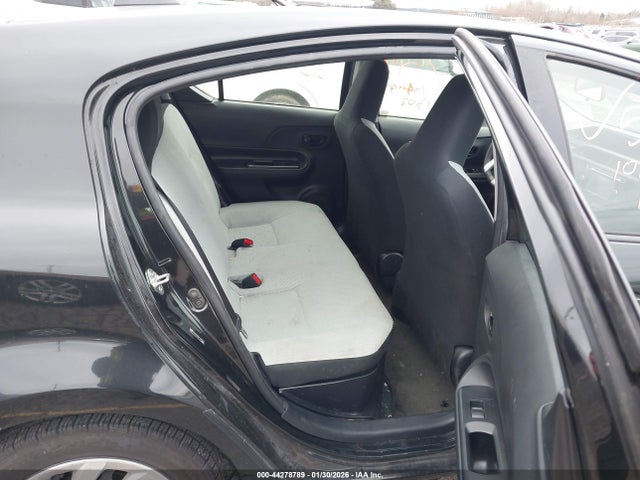 JTDKDTB32F1099977 Toyota Prius C One
