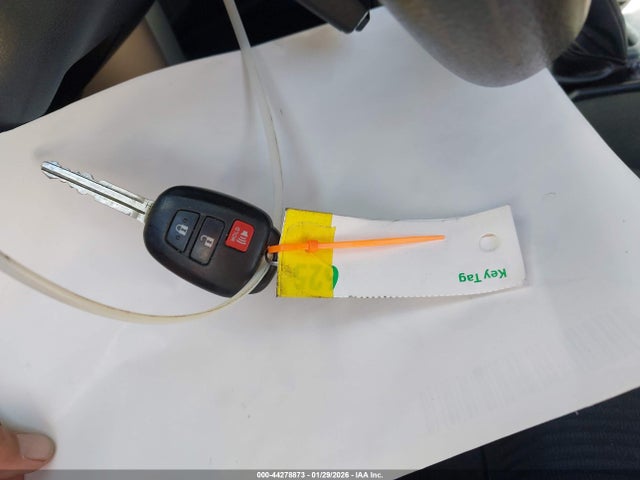 JTMZFREVXHJ144885 Toyota RAV4 LE